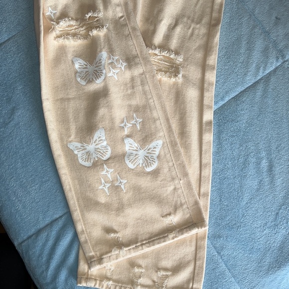 Bleach Wash Ripped Detail Butterfly khaki Jeans - Picture 8 of 13